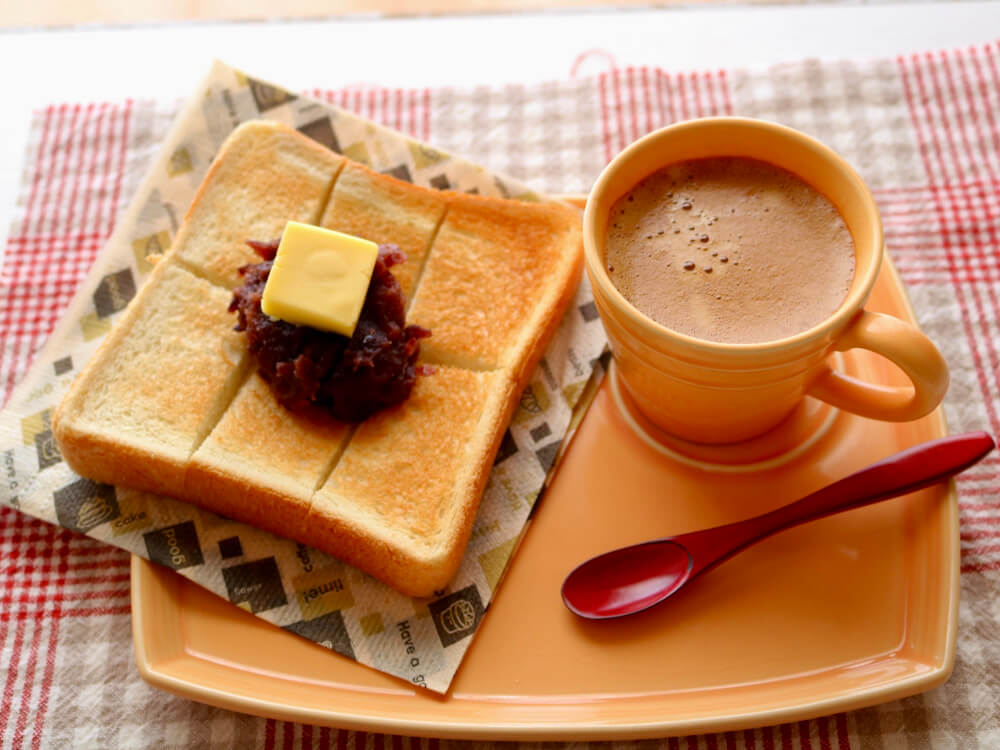 小倉トーストとコーヒーのモーニングサービス