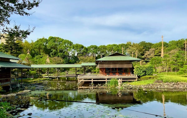 白鳥庭園